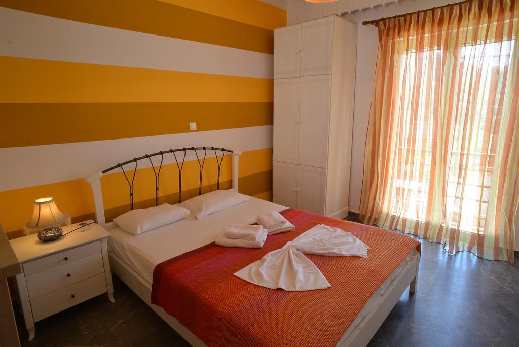 Katerina Rooms & Studios Palekastro Bagian luar foto