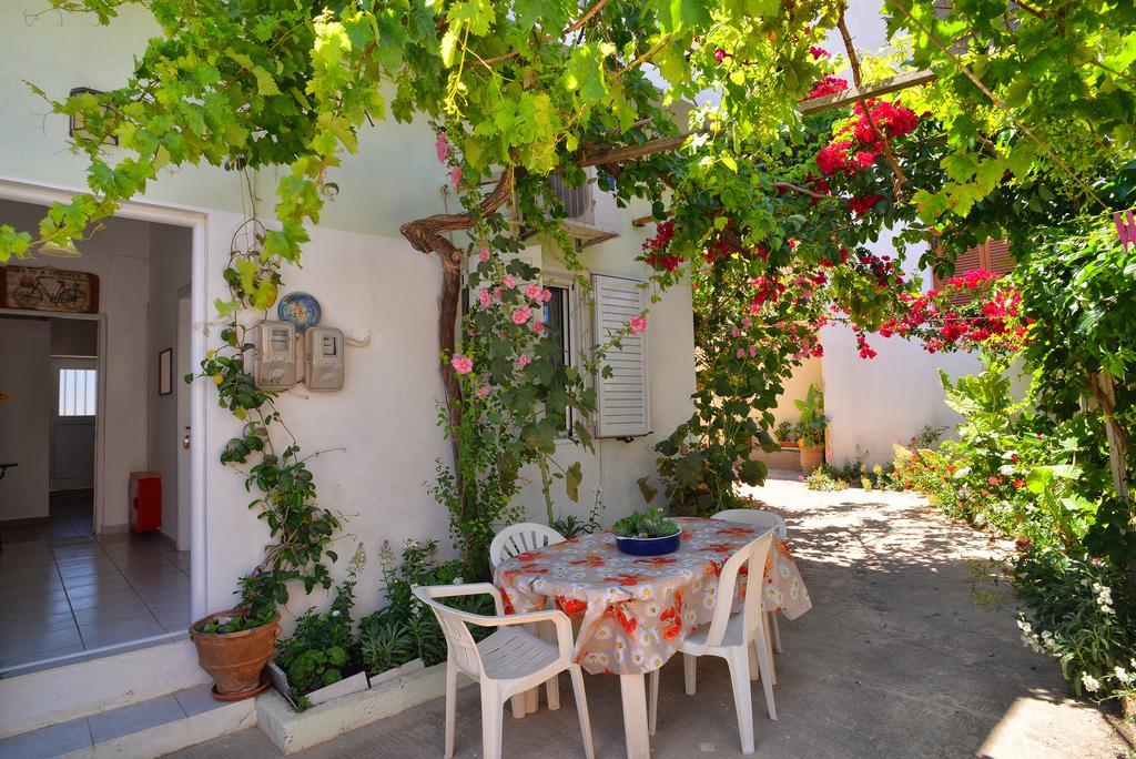 Katerina Rooms & Studios Palekastro Bagian luar foto