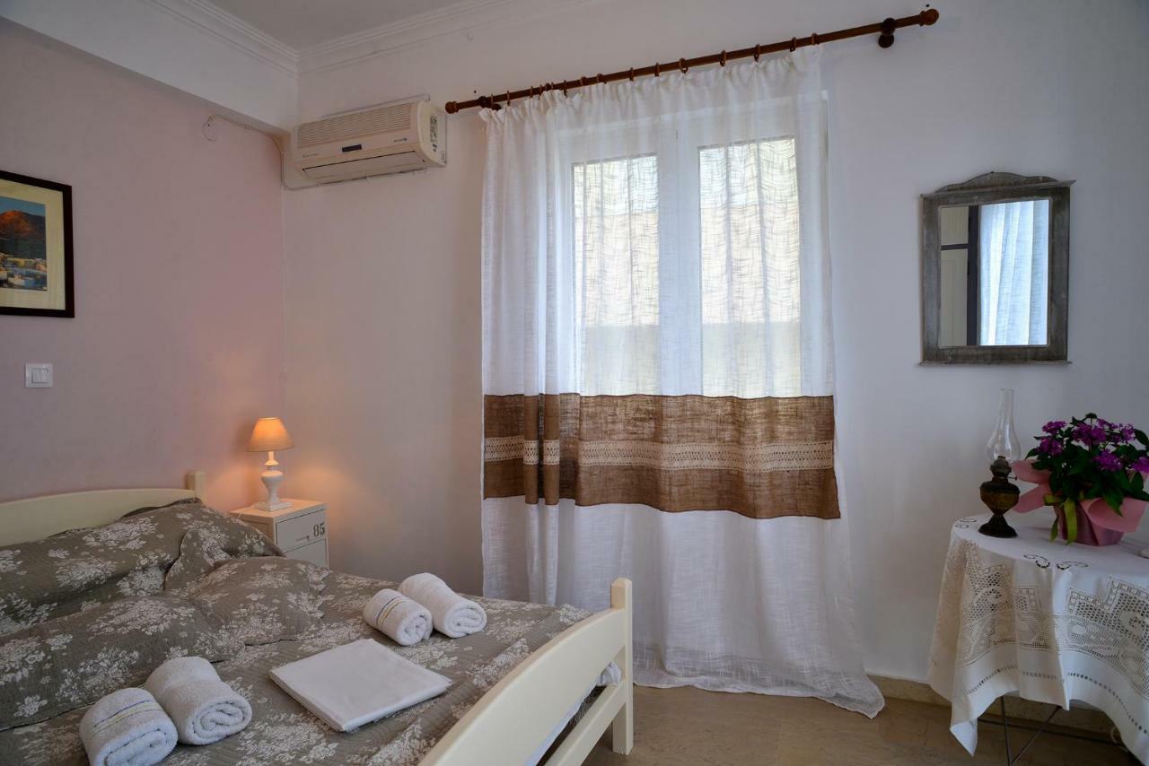 Katerina Rooms & Studios Palekastro Bagian luar foto