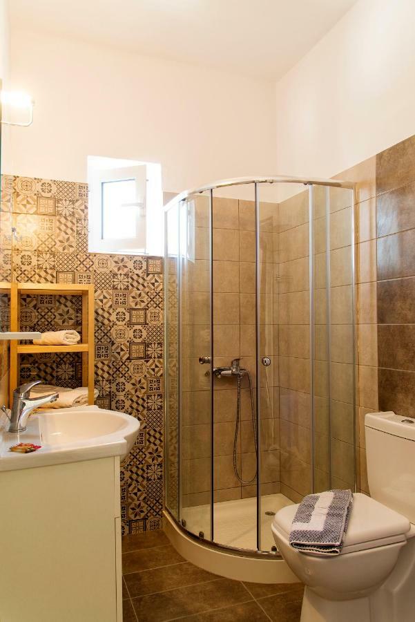 Katerina Rooms & Studios Palekastro Bagian luar foto
